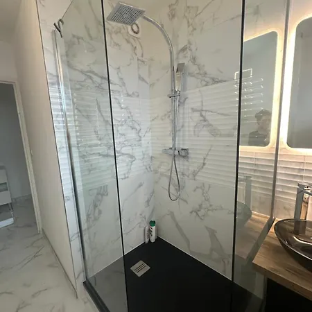 Tres Beau Trois Pieces Avec Vue Degagee Lejlighed